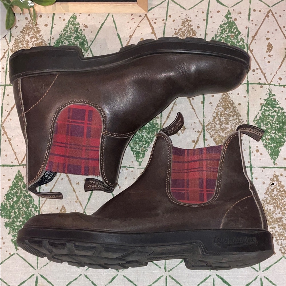BLUNDSTONE BROWN LEATHER PULL ON BOOTS SZ 10 Plaid inserts